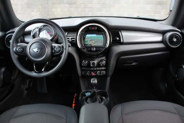 MINI Cooper (2019) thumbnail 2