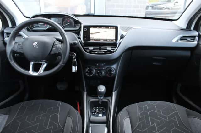 Peugeot 2008 (2017) thumbnail 3