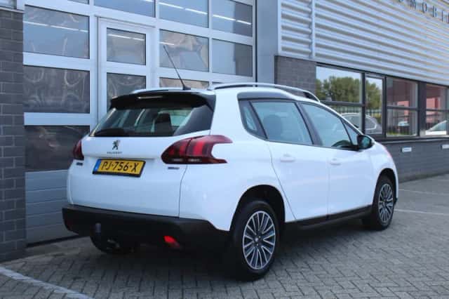 Peugeot 2008 (2017) thumbnail 6