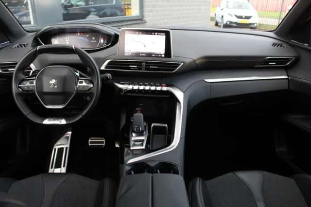 Peugeot 3008 (2018) thumbnail 3