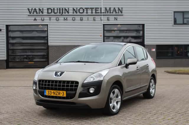 Peugeot 3008 (2011) thumbnail 2