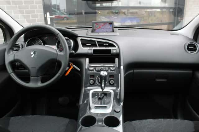 Peugeot 3008 (2011) thumbnail 3