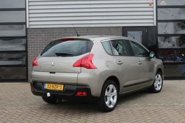 Peugeot 3008 (2011) thumbnail 4