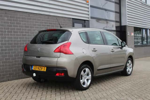 Peugeot 3008 (2011) thumbnail 6