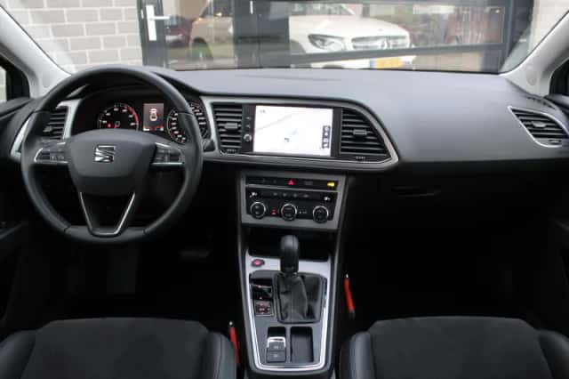 SEAT Leon (2019) thumbnail 3