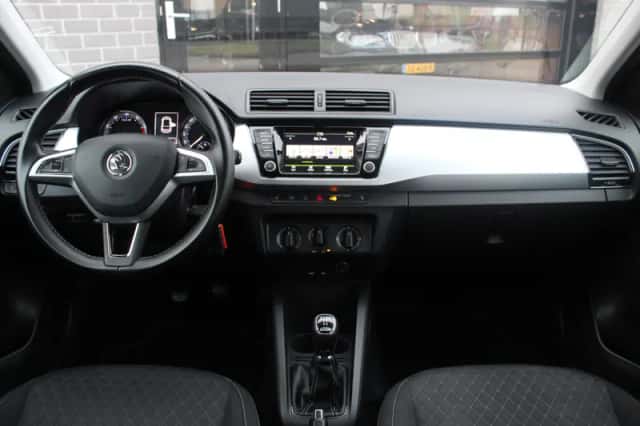 Škoda Fabia (2016) thumbnail 3