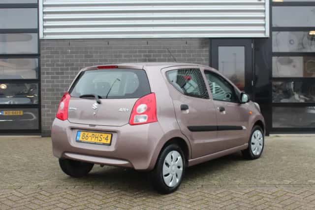 Suzuki Alto (2011) thumbnail 4
