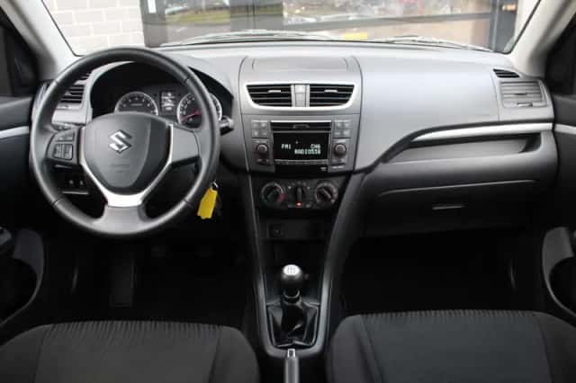 Suzuki Swift (2013) thumbnail 3