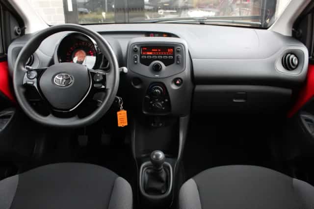 Toyota Aygo (2018) thumbnail 3