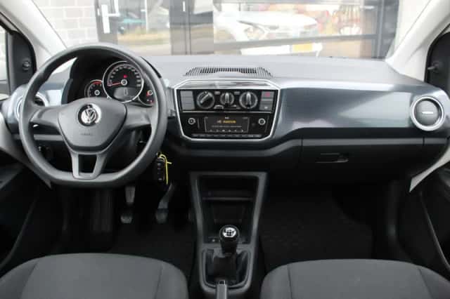 Volkswagen Up! (2018) thumbnail 3