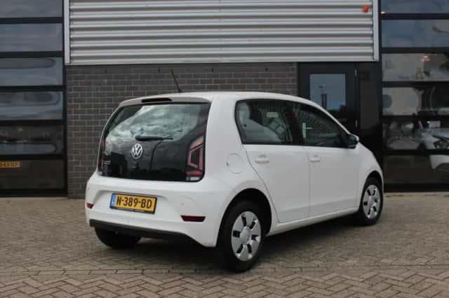 Volkswagen Up! (2018) thumbnail 4