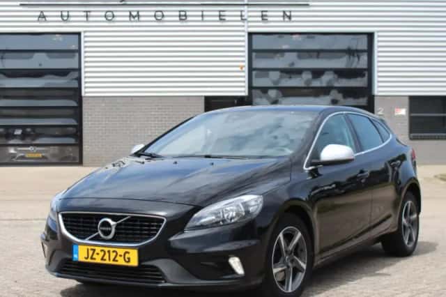 Volvo V40 (2016) thumbnail 1