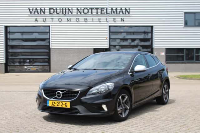 Volvo V40 (2016) thumbnail 2
