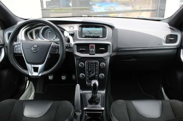 Volvo V40 (2016) thumbnail 3