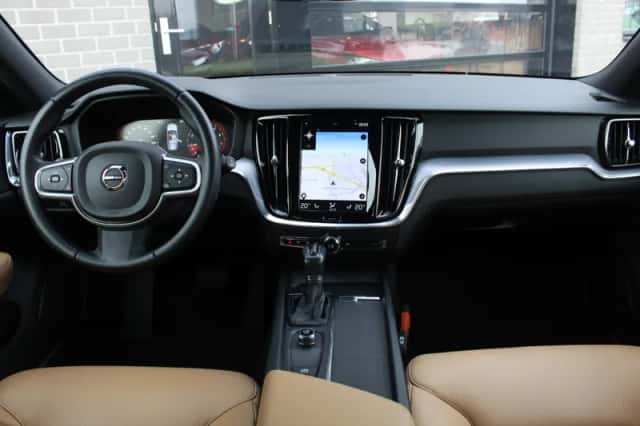 Volvo V60 (2019) thumbnail 3