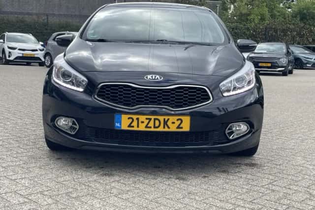 Kia Ceed (2012) thumbnail 2