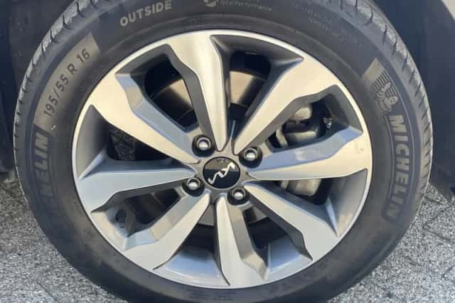 Kia Stonic (2025) thumbnail 5
