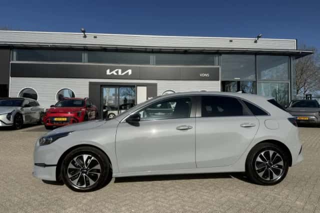 Kia Ceed (2025) thumbnail 3