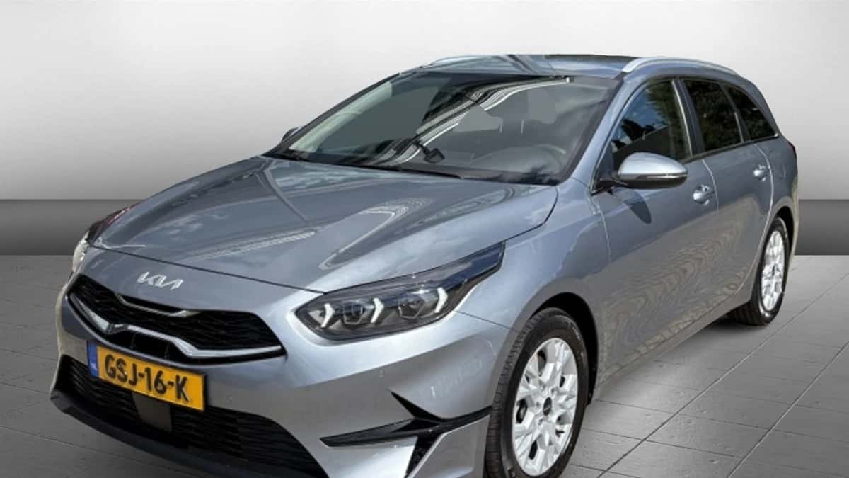 Kia Ceed Sportswagon (2024) — foto 1