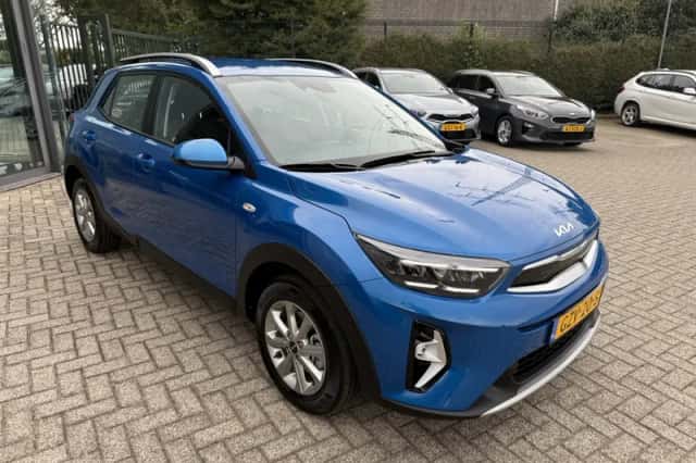 Kia Stonic (2025) thumbnail 3