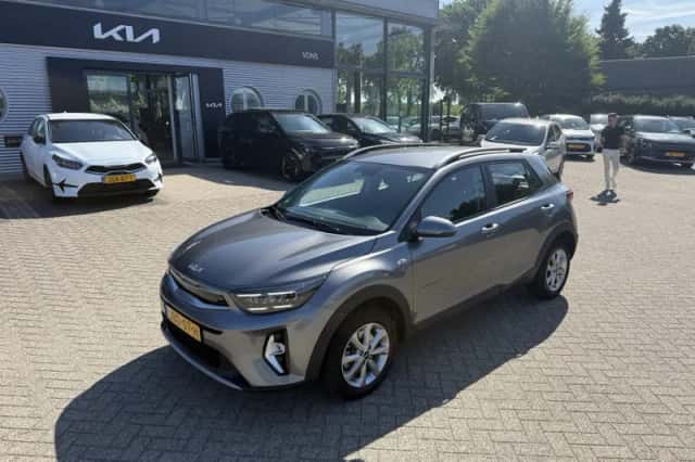 Kia Stonic (2025) thumbnail 3