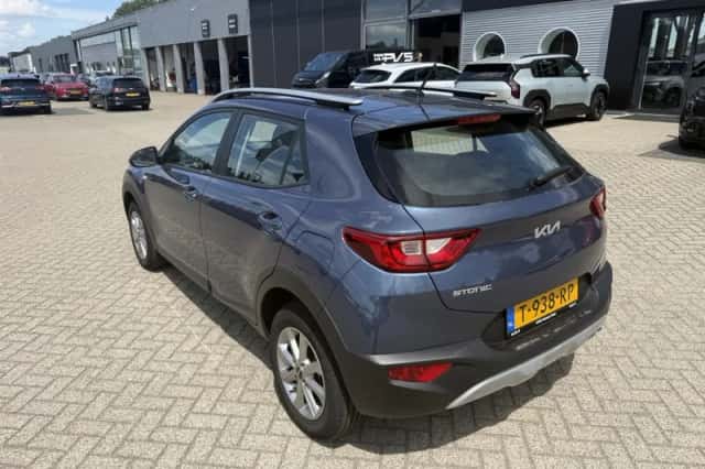 Kia Stonic (2023) thumbnail 4