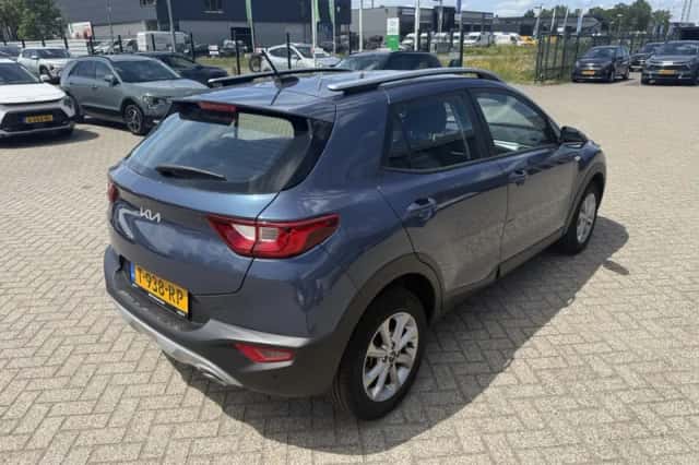 Kia Stonic (2023) thumbnail 6