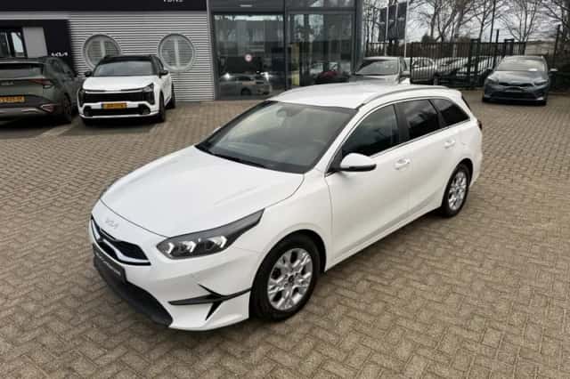 Kia Ceed Sportswagon (2024) thumbnail 2