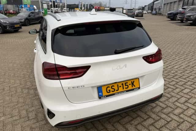 Kia Ceed Sportswagon (2024) thumbnail 5