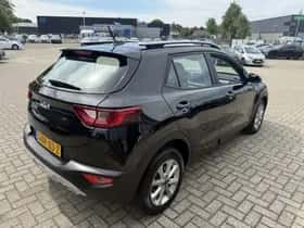Kia Stonic (2024) thumbnail 5