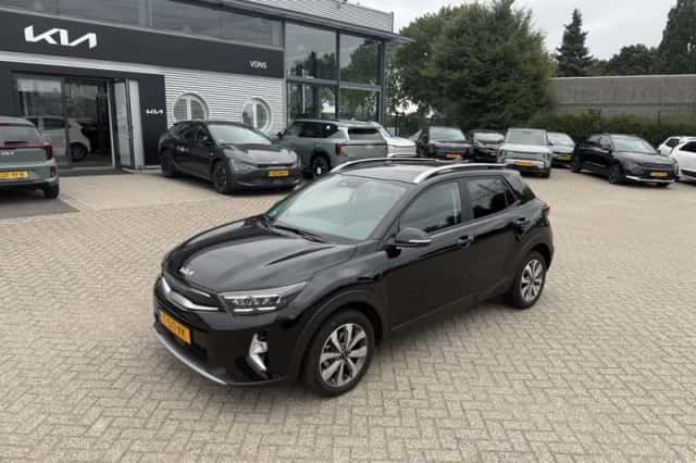 Kia Stonic (2023) thumbnail 2