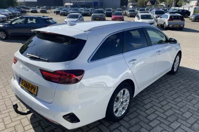 Kia Ceed Sportswagon (2024) thumbnail 5