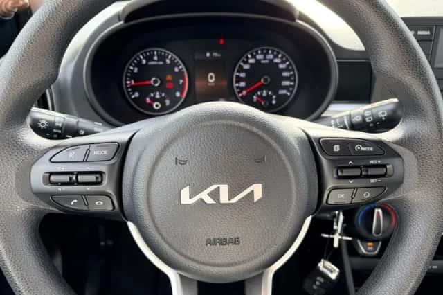 Kia Picanto (2022) thumbnail 6