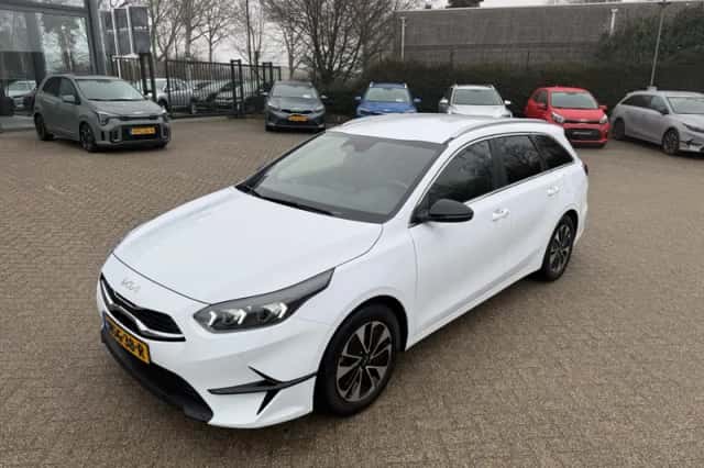 Kia Ceed Sportswagon (2025) thumbnail 2