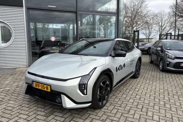 Kia EV4 (2025) thumbnail 2