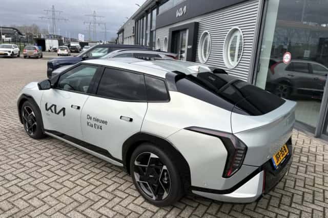 Kia EV4 (2025) thumbnail 5