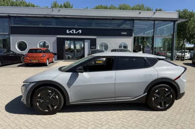 Kia EV6 (2025) thumbnail 2
