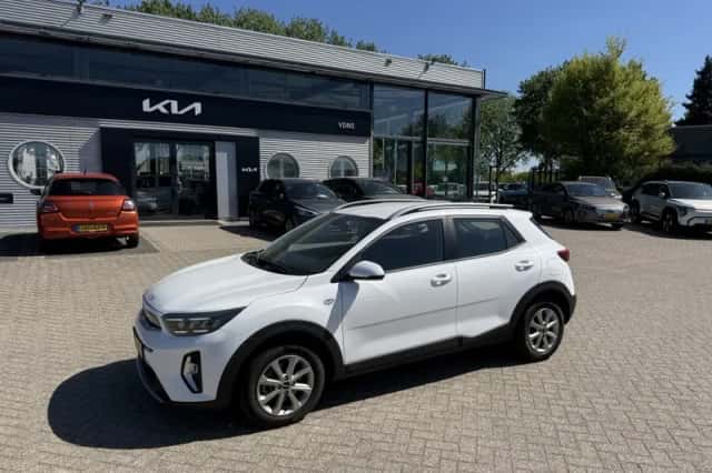 Kia Stonic (2024) thumbnail 2
