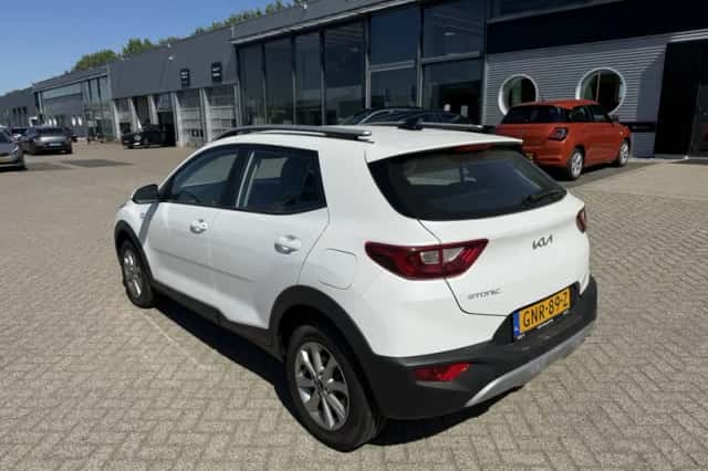 Kia Stonic (2024) thumbnail 3