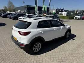Kia Stonic (2024) thumbnail 5