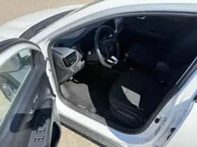 Kia Stonic (2024) thumbnail 8