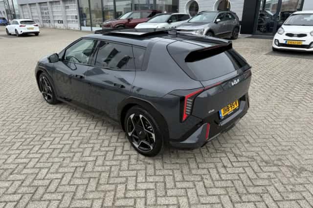 Kia EV4 (2025) thumbnail 3