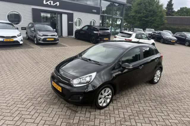 Kia Rio (2012) thumbnail 3
