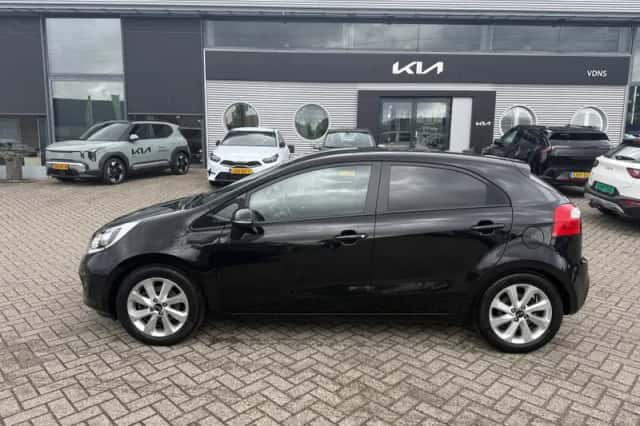 Kia Rio (2012) thumbnail 4