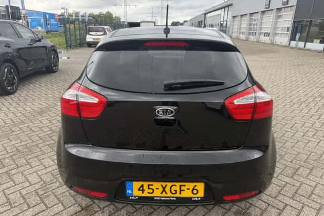 Kia Rio (2012) thumbnail 6