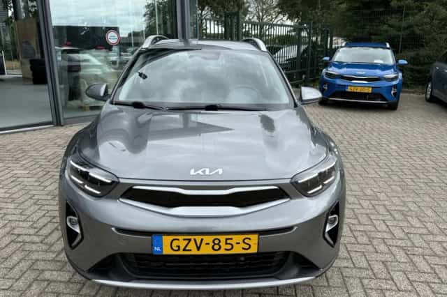 Kia Stonic (2025) thumbnail 3