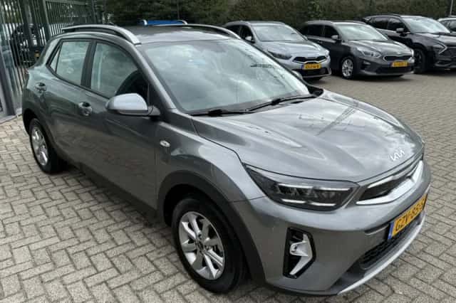 Kia Stonic (2025) thumbnail 4