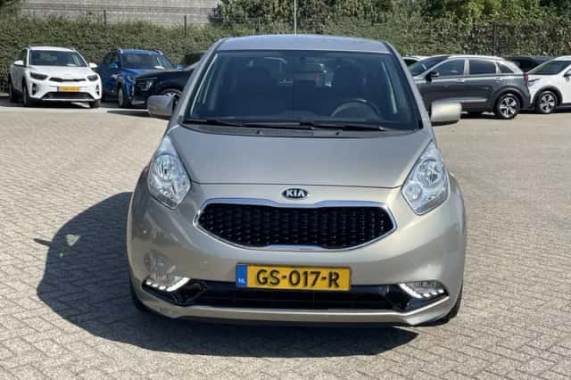 Kia Venga (2015) thumbnail 3