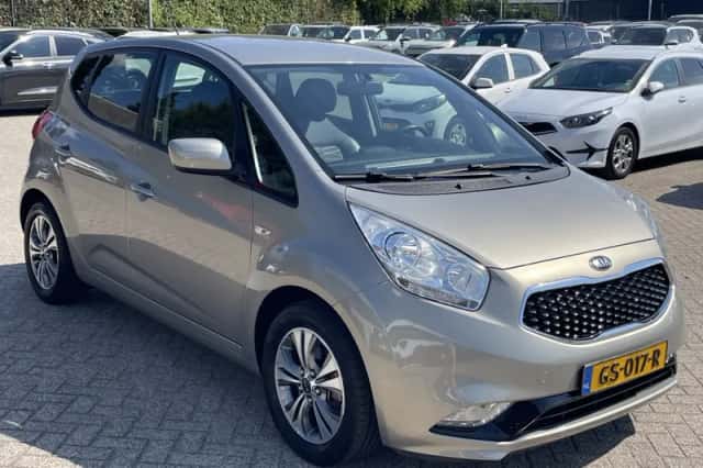 Kia Venga (2015) thumbnail 4