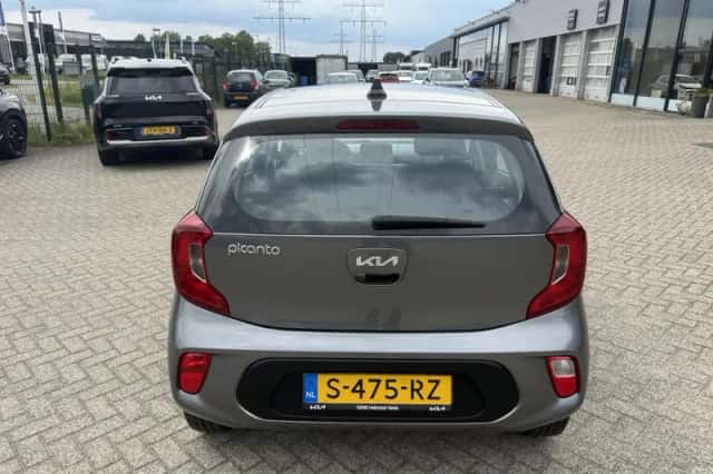 Kia Picanto (2023) thumbnail 4
